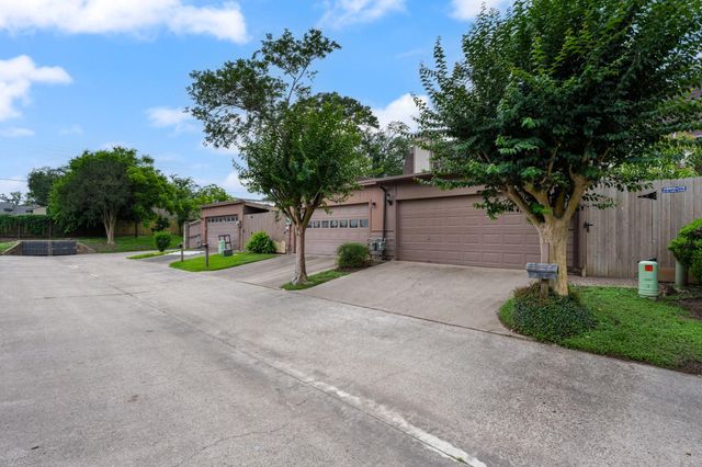 69 S Bachelor Button Street, Lake Jackson, TX 77566