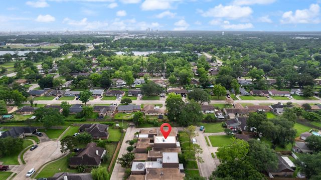 69 S Bachelor Button Street, Lake Jackson, TX 77566