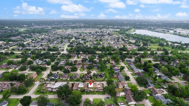 69 S Bachelor Button Street, Lake Jackson, TX 77566
