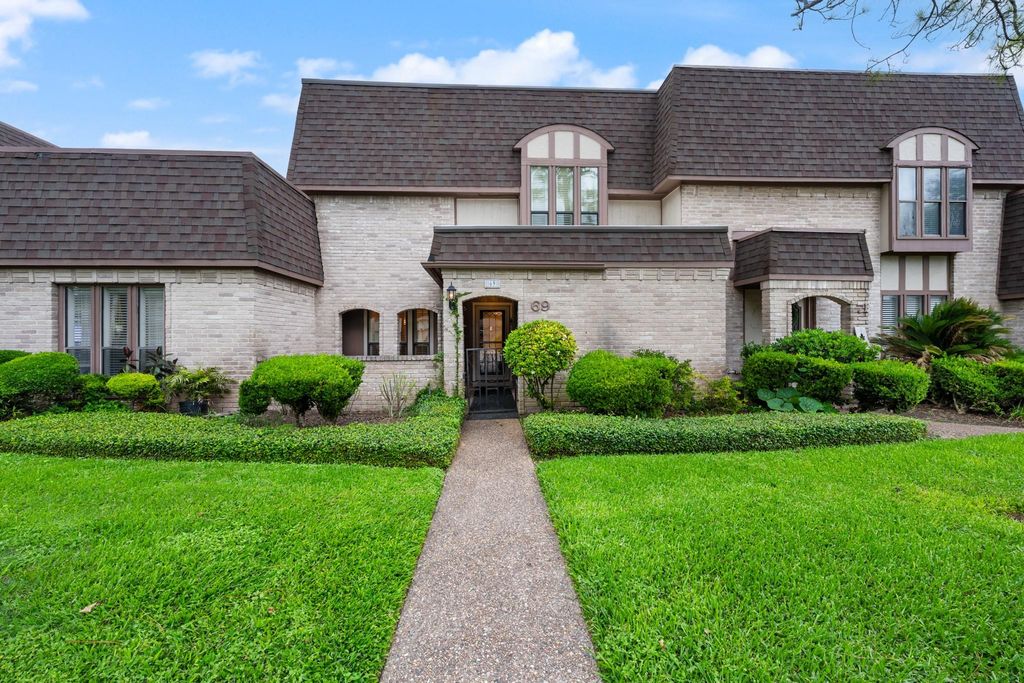 69 S Bachelor Button Street, Lake Jackson, TX 77566