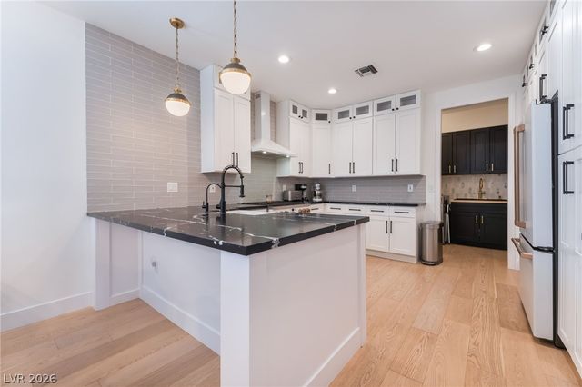 1920 Summer Palm Place 103, Las Vegas, NV 89134