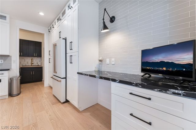 1920 Summer Palm Place 103, Las Vegas, NV 89134