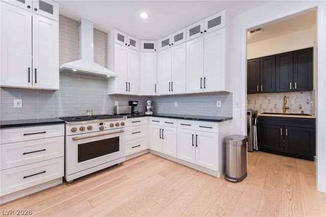 1920 Summer Palm Place 103, Las Vegas, NV 89134