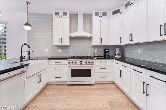 1920 Summer Palm Place 103, Las Vegas, NV 89134