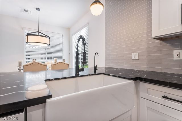 1920 Summer Palm Place 103, Las Vegas, NV 89134