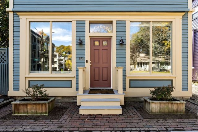 45 Green St A, Boston, MA 02130