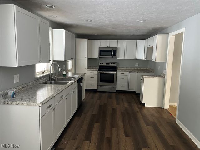 208 Ridgewood Boulevard, Minerva, OH 44657