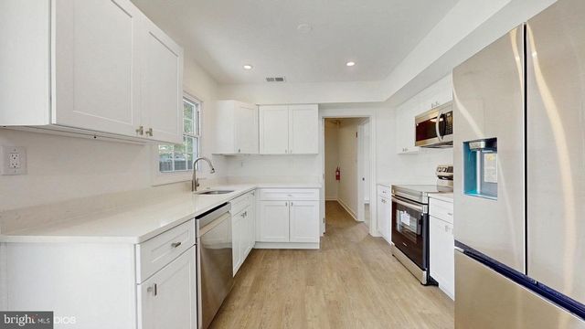 20 EXPERT LN, Willingboro, NJ 08046