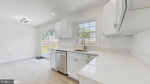 20 EXPERT LN, Willingboro, NJ 08046