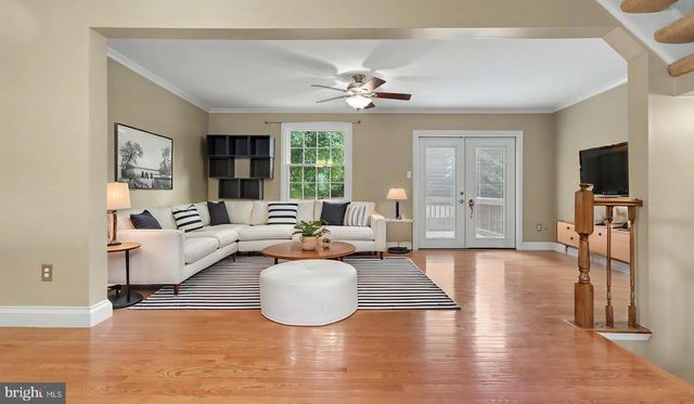21744 LEATHERLEAF CIR, Sterling, VA 20164