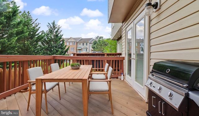 21744 LEATHERLEAF CIR, Sterling, VA 20164