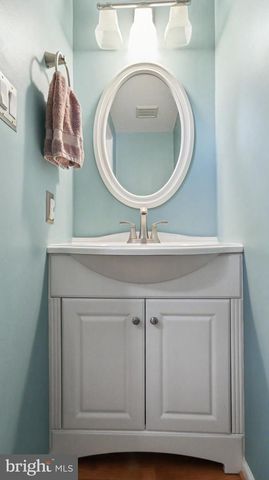 21744 LEATHERLEAF CIR, Sterling, VA 20164