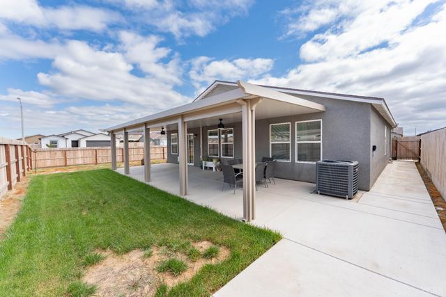 563 BLUE RIDGE Street, Tulare, CA 93274