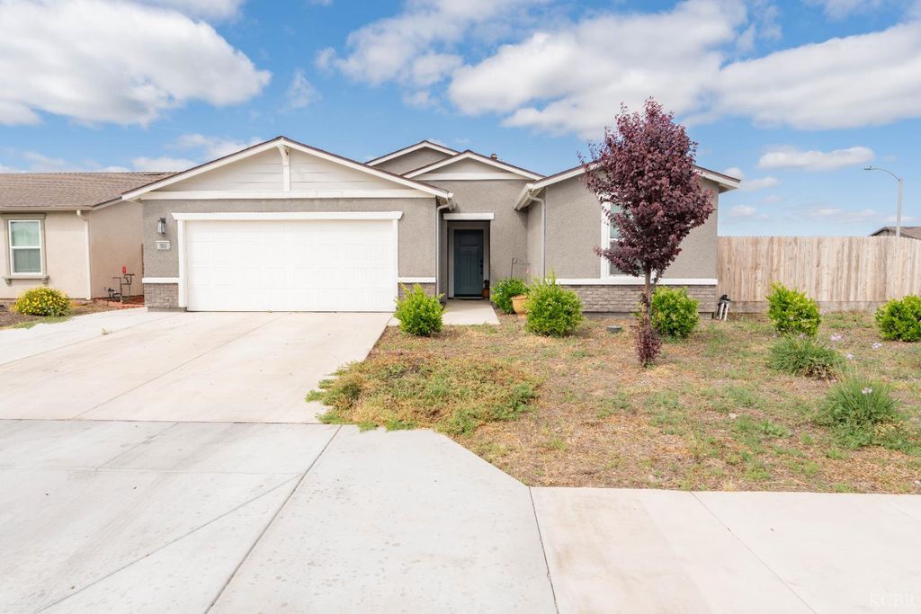 563 BLUE RIDGE Street, Tulare, CA 93274