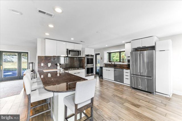 1056 LENAPE RD, West Chester, PA 19382