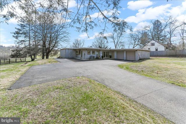 1056 LENAPE RD, West Chester, PA 19382