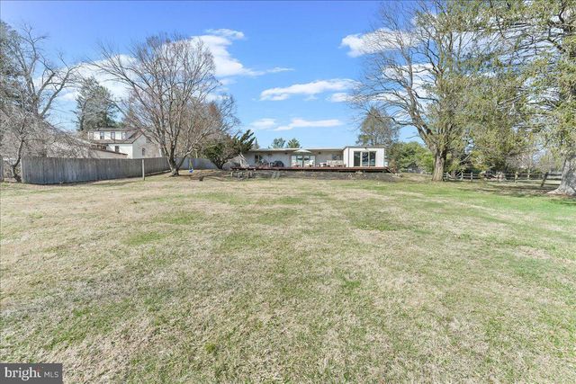 1056 LENAPE RD, West Chester, PA 19382