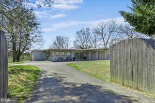 1056 LENAPE RD, West Chester, PA 19382