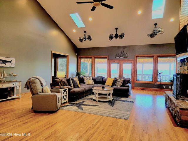 123 Riverview Drive, Washington, NC 27889