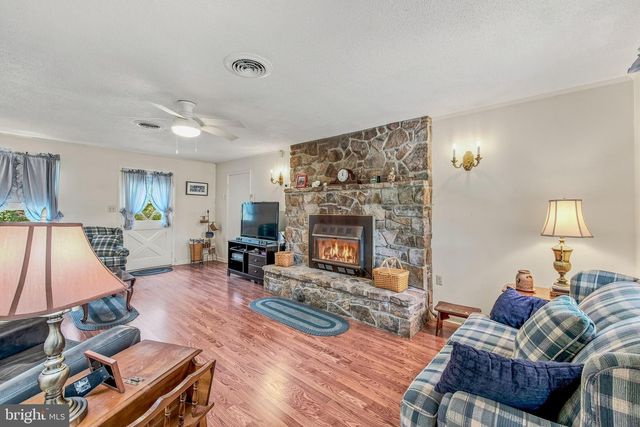 3779 FAIRVIEW DR, Berkeley Springs, WV 25411