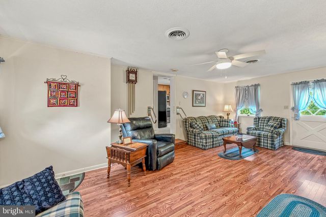 3779 FAIRVIEW DR, Berkeley Springs, WV 25411