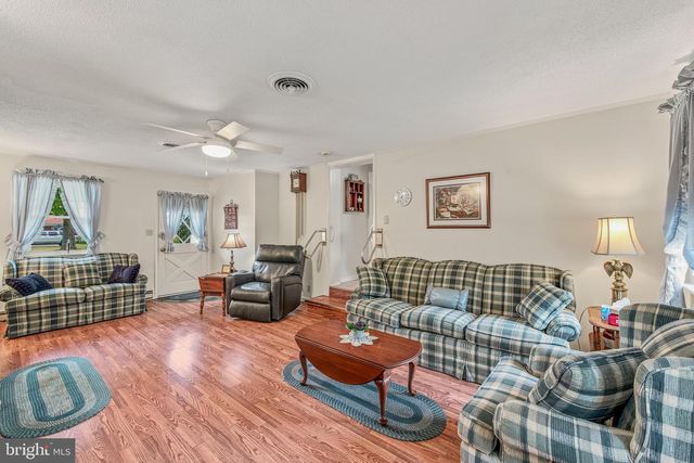 3779 FAIRVIEW DR, Berkeley Springs, WV 25411