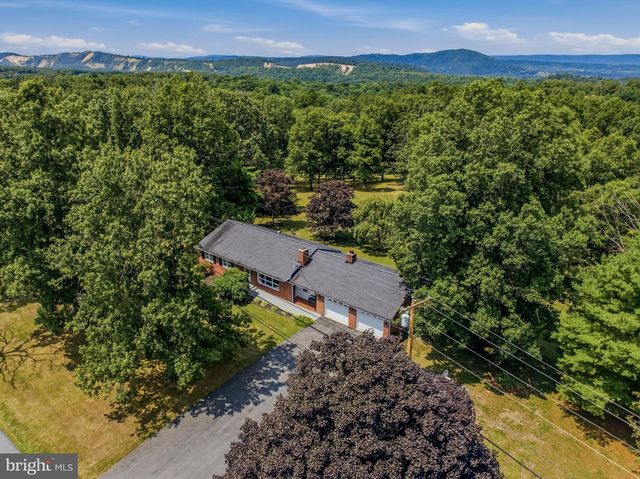 3779 FAIRVIEW DR, Berkeley Springs, WV 25411