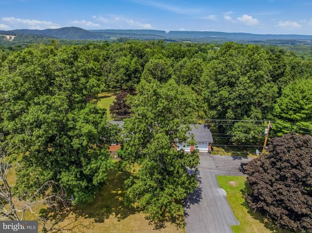 3779 FAIRVIEW DR, Berkeley Springs, WV 25411