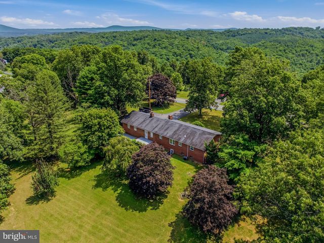 3779 FAIRVIEW DR, Berkeley Springs, WV 25411