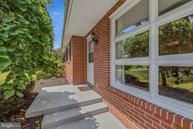 3779 FAIRVIEW DR, Berkeley Springs, WV 25411