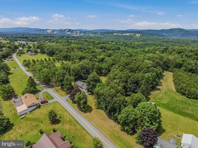 3779 FAIRVIEW DR, Berkeley Springs, WV 25411