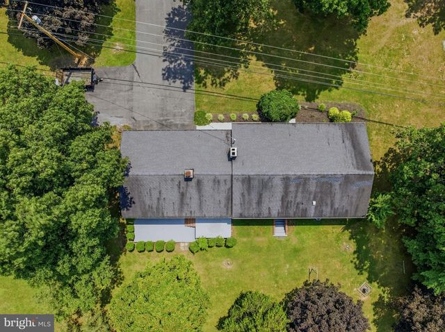 3779 FAIRVIEW DR, Berkeley Springs, WV 25411