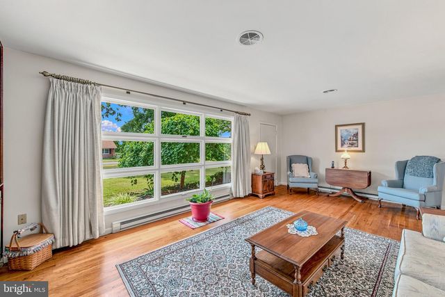 3779 FAIRVIEW DR, Berkeley Springs, WV 25411