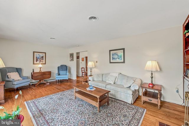 3779 FAIRVIEW DR, Berkeley Springs, WV 25411