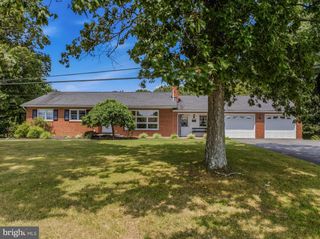 3779 FAIRVIEW DR, Berkeley Springs, WV 25411