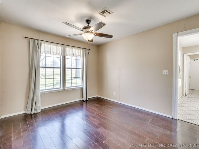 9945 E Northglen Street, Claremore, OK 74017