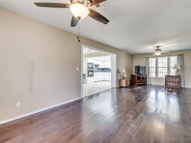 9945 E Northglen Street, Claremore, OK 74017