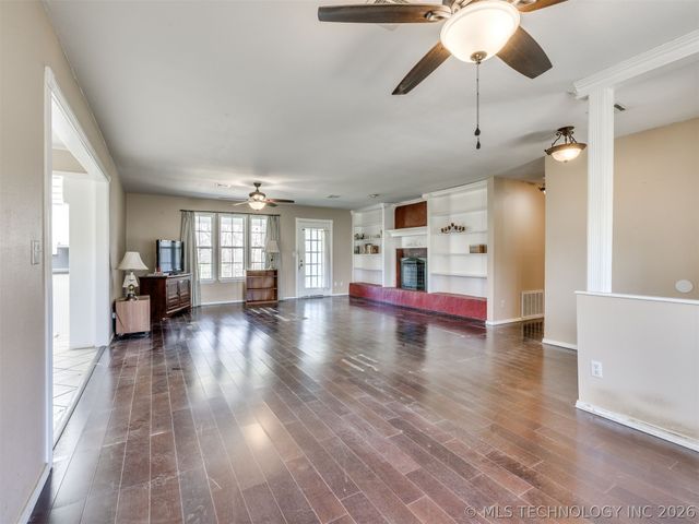 9945 E Northglen Street, Claremore, OK 74017