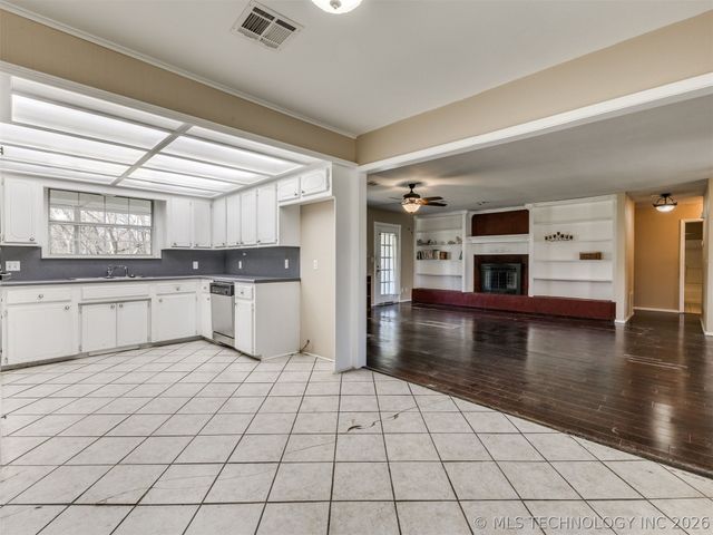 9945 E Northglen Street, Claremore, OK 74017