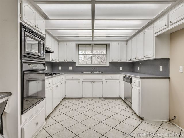 9945 E Northglen Street, Claremore, OK 74017