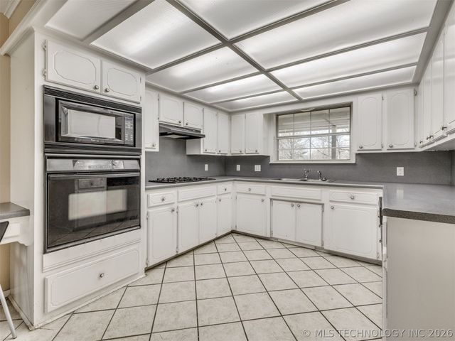 9945 E Northglen Street, Claremore, OK 74017