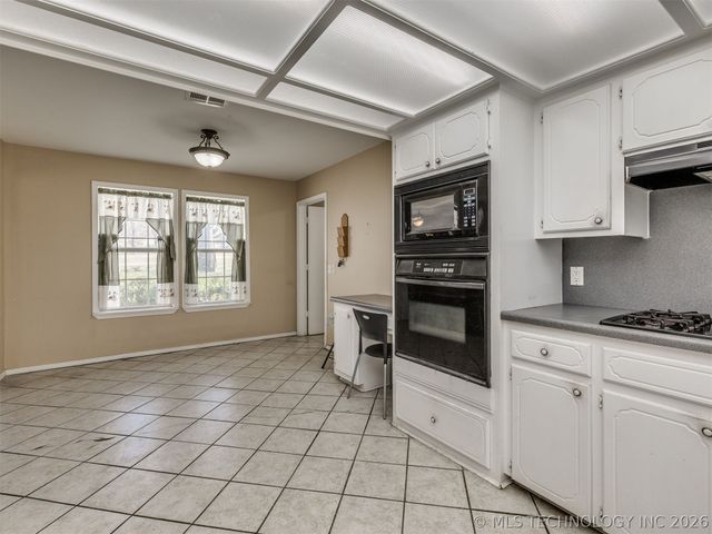 9945 E Northglen Street, Claremore, OK 74017