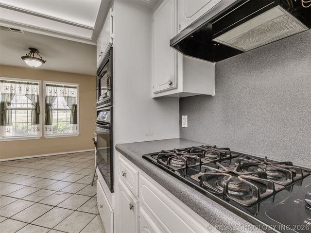 9945 E Northglen Street, Claremore, OK 74017