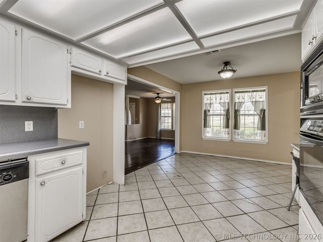 9945 E Northglen Street, Claremore, OK 74017