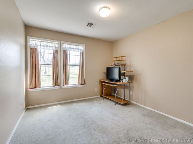 9945 E Northglen Street, Claremore, OK 74017