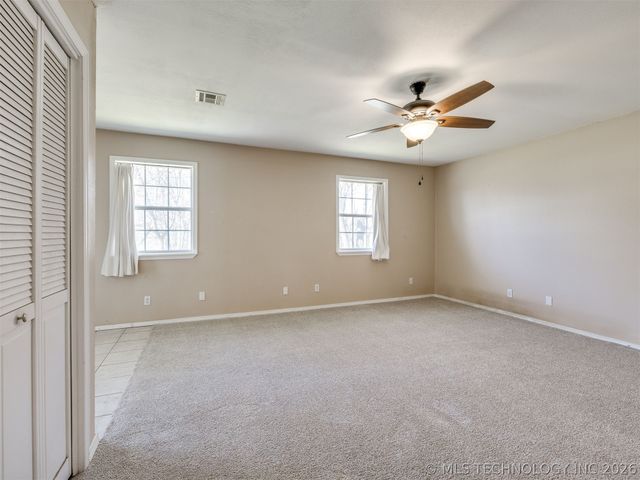 9945 E Northglen Street, Claremore, OK 74017