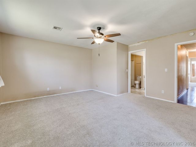 9945 E Northglen Street, Claremore, OK 74017