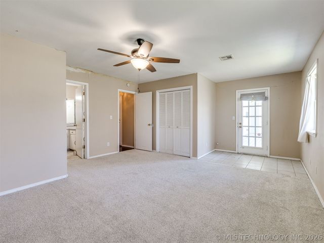 9945 E Northglen Street, Claremore, OK 74017