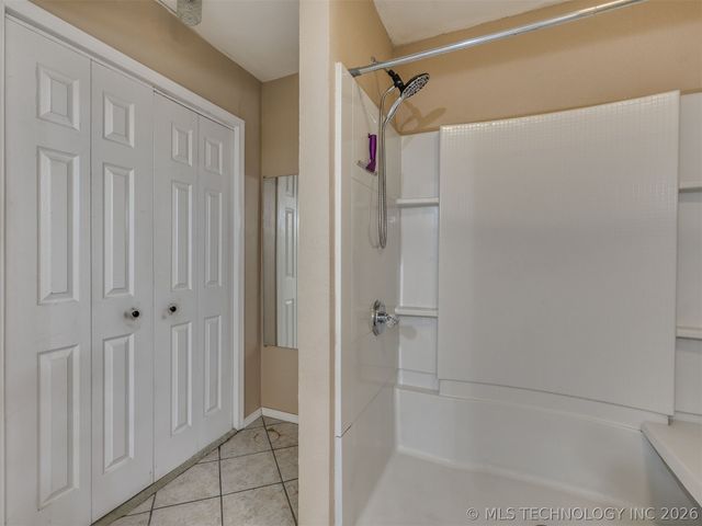 9945 E Northglen Street, Claremore, OK 74017