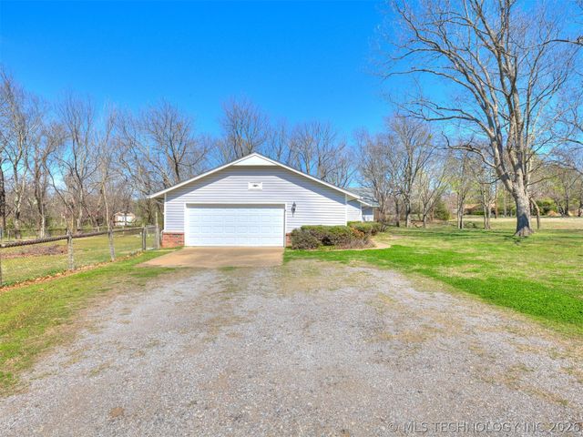 9945 E Northglen Street, Claremore, OK 74017
